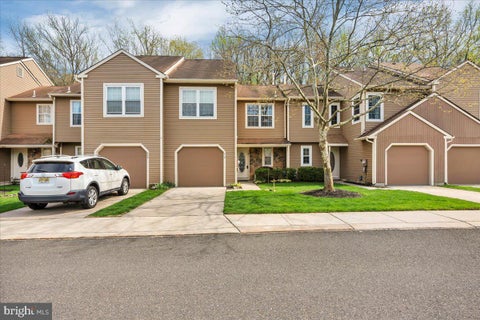Townhouse For Sale - 410 Jamestown Court<br/> MOUNT LAUREL, NJ 08054