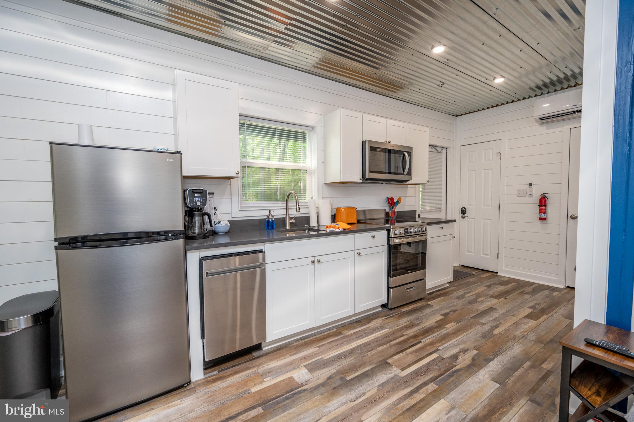 GLENDALE ROAD - Residential