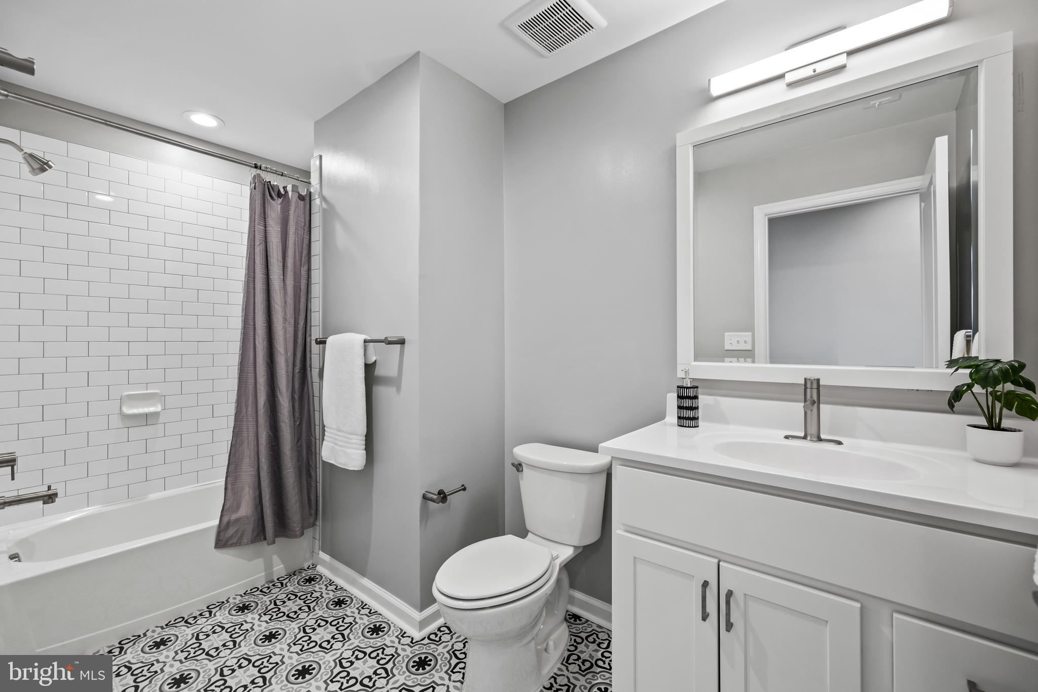 JOHNSTON SQUARE - Residential