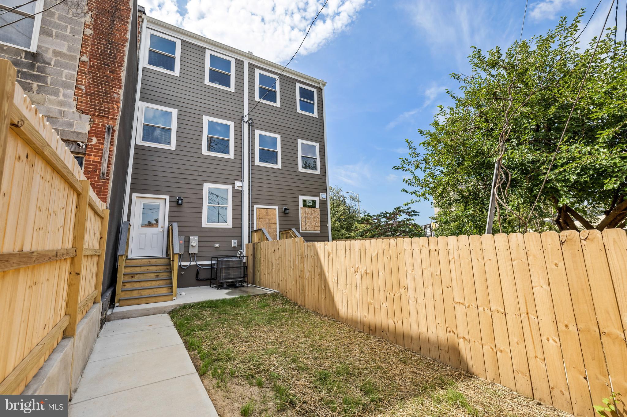 JOHNSTON SQUARE - Residential