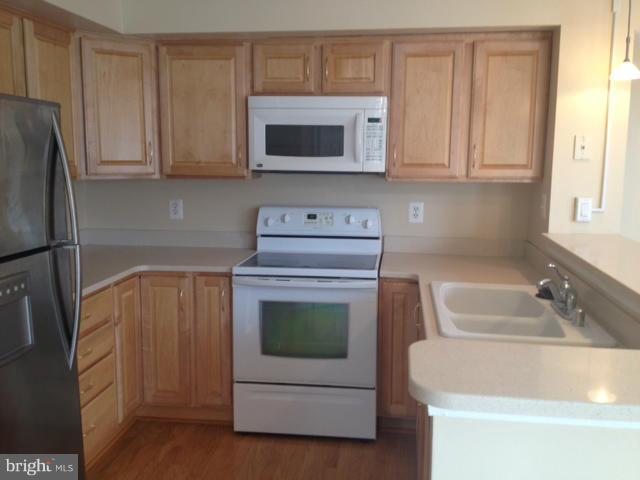 TIERS OF MANCHESTER LAKES - Residential Lease