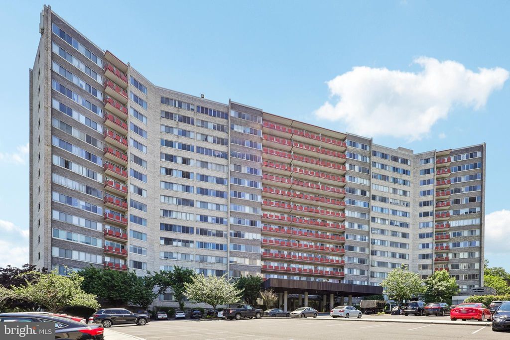Photo of 5340 Holmes Run Parkway #911, ALEXANDRIA, VA 22304 (MLS # VAAX2054026)