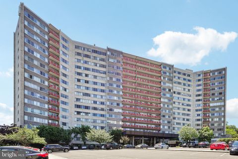 Photo of 5340 Holmes Run Parkway #911, ALEXANDRIA, VA 22304 (MLS # VAAX2054026)