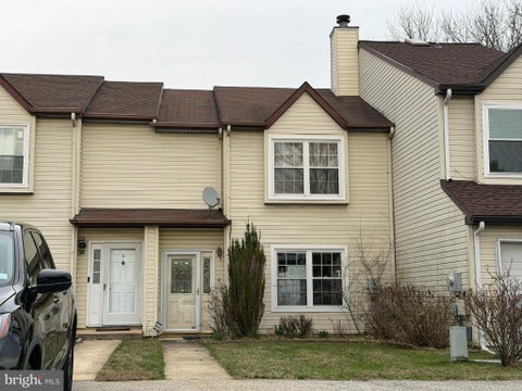 Townhouse For Sale - 4 Ross Court<br/> NEWARK, DE 19702
