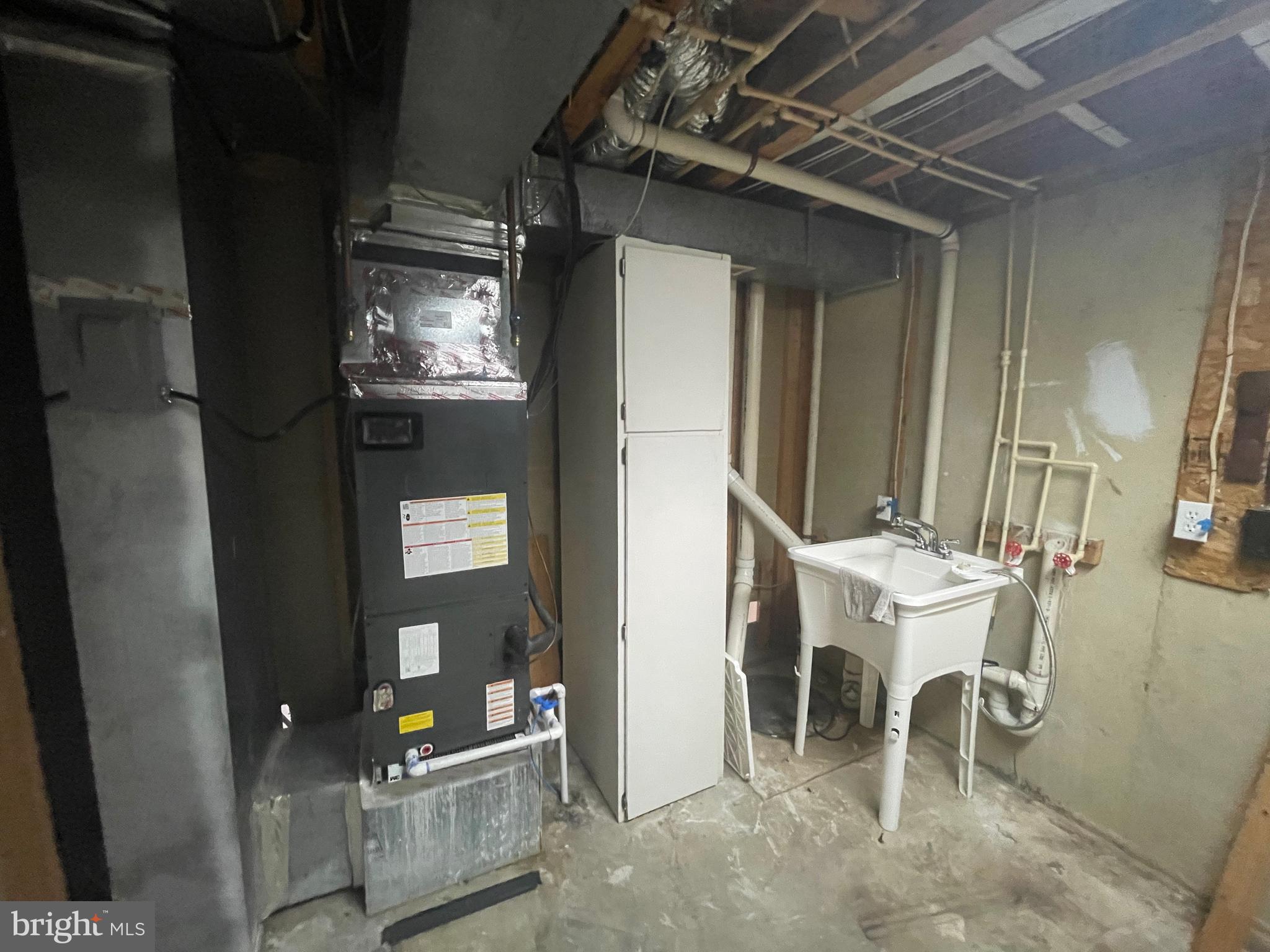 SAVAGE MEADOWS - Residential Lease