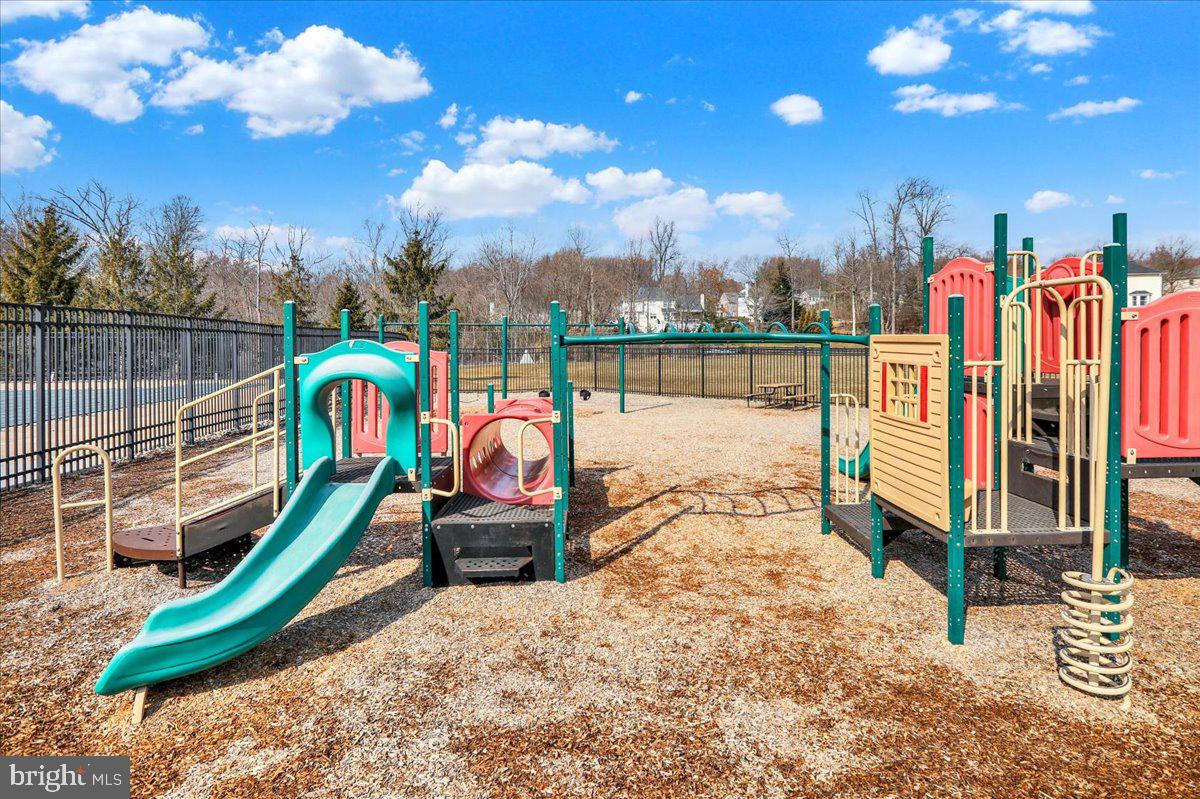 WILLIAMSBURG - Residential