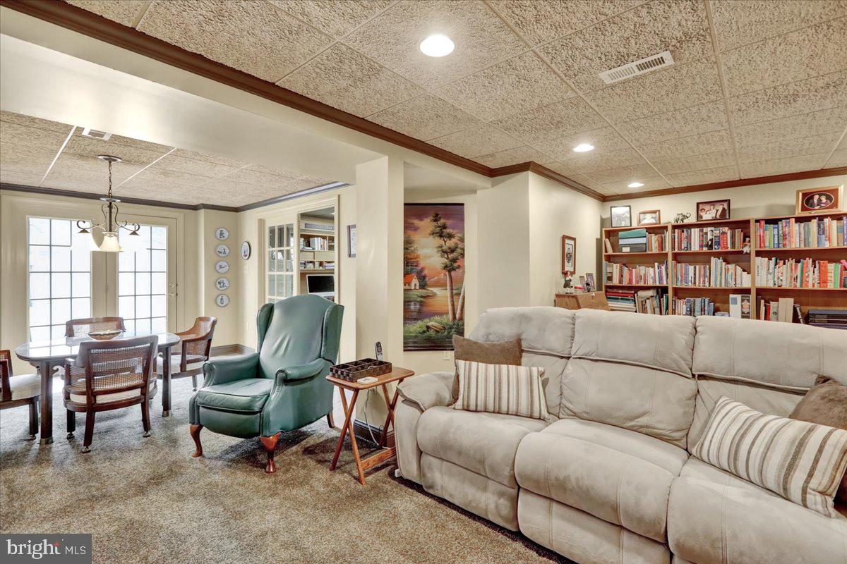 WILLIAMSBURG - Residential