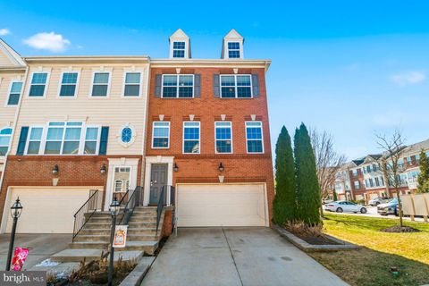 Townhouse For Sale - 813 Glenside Way<br/> GLEN BURNIE, MD 21060