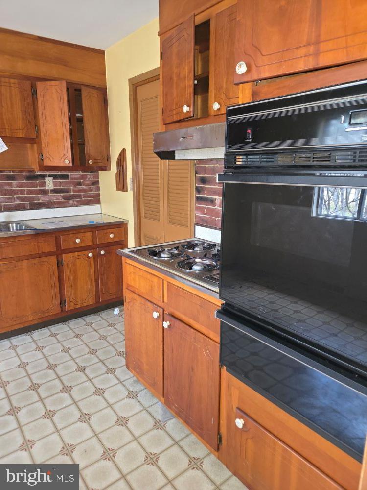 WILLOUGHBY COURT - Residential