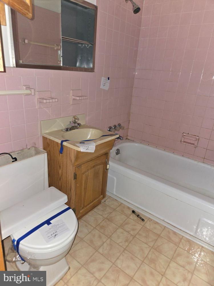 WILLOUGHBY COURT - Residential