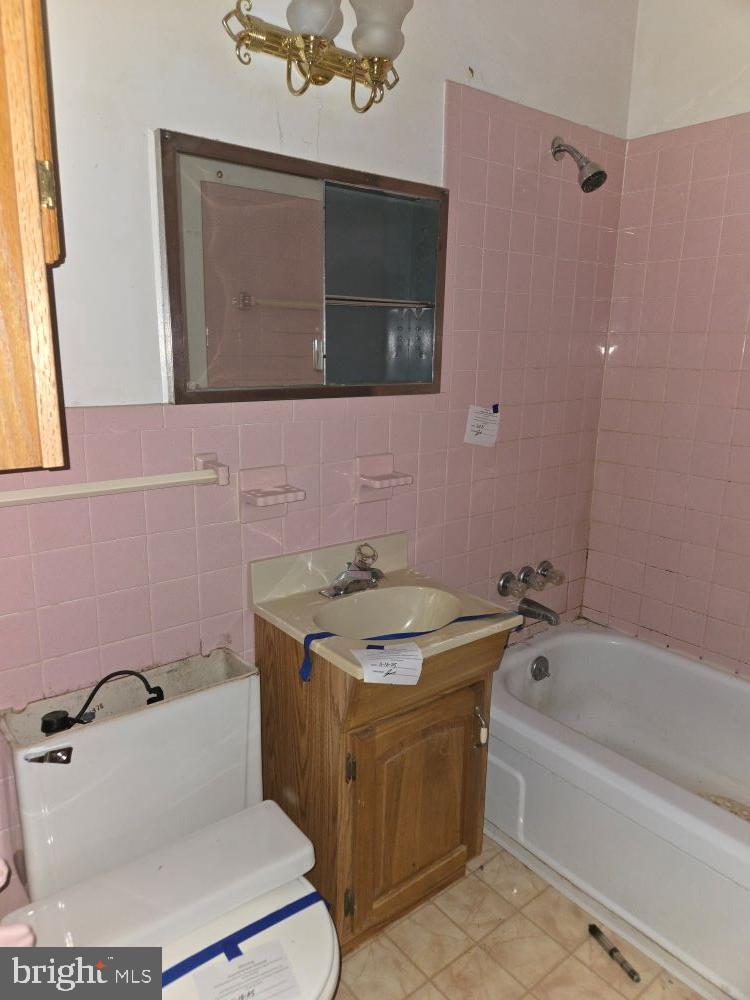 WILLOUGHBY COURT - Residential