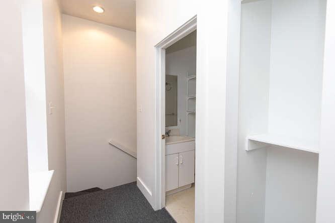 EAST FALLS - Residential Lease