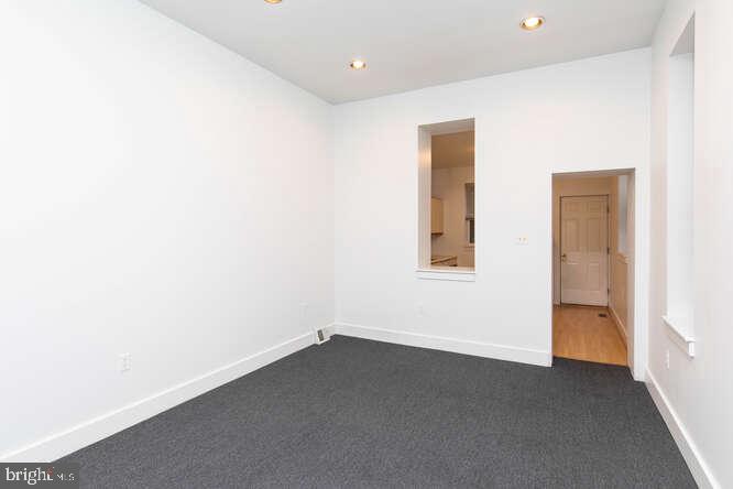 EAST FALLS - Residential Lease