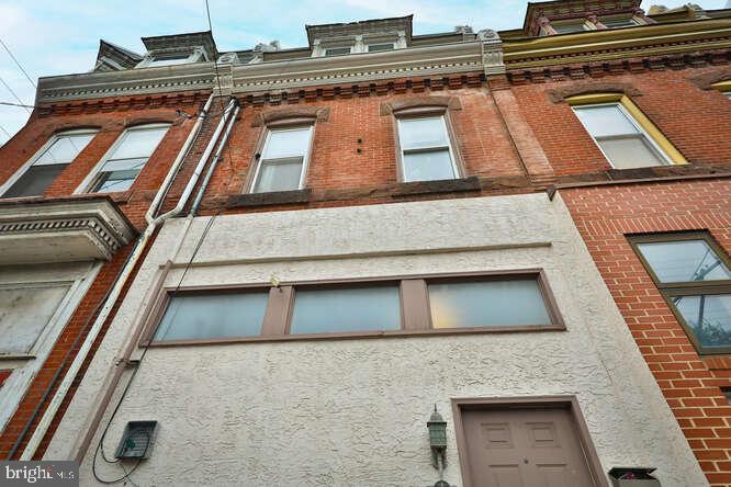 EAST FALLS - Residential Lease