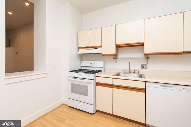 EAST FALLS - Residential Lease