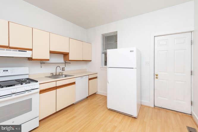 EAST FALLS - Residential Lease