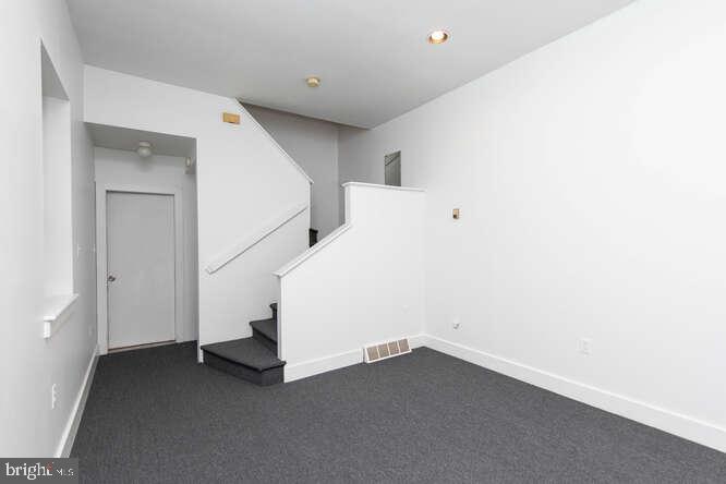 EAST FALLS - Residential Lease