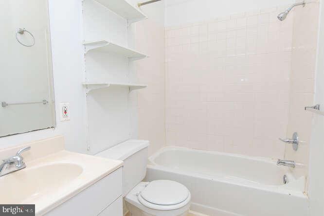 EAST FALLS - Residential Lease