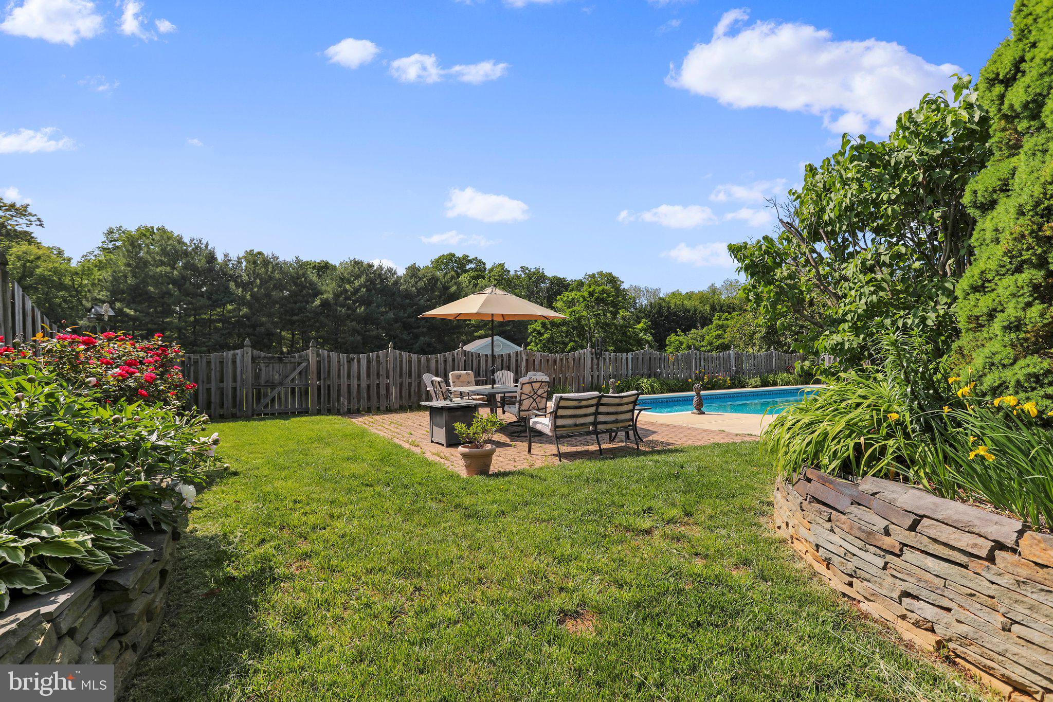 PEMBROKE GROVE - Residential