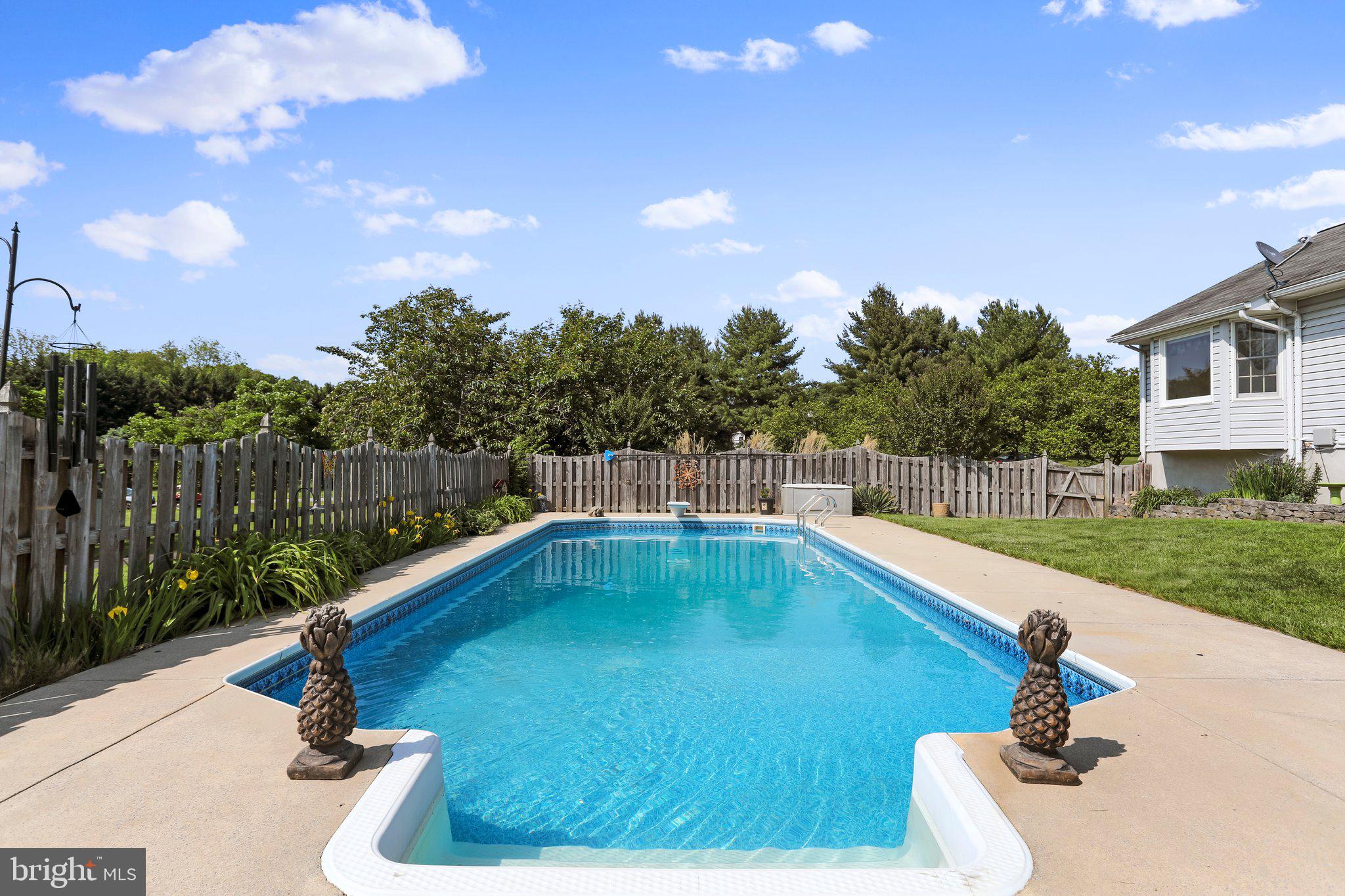 PEMBROKE GROVE - Residential