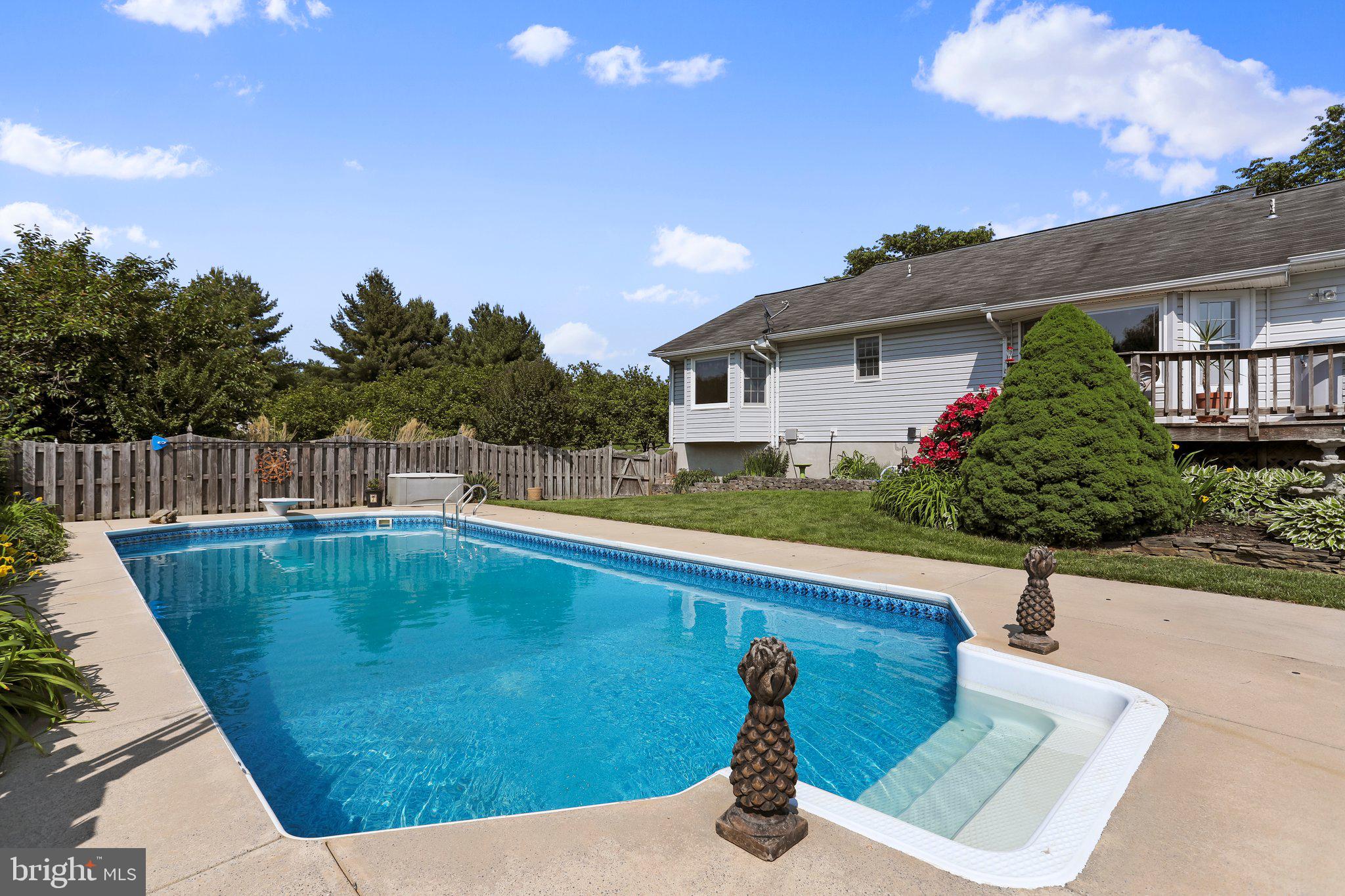 PEMBROKE GROVE - Residential