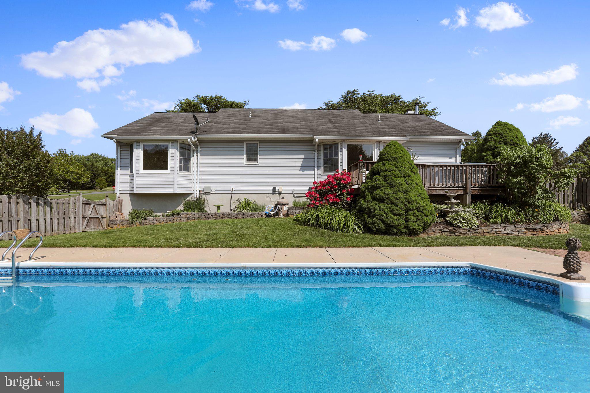 PEMBROKE GROVE - Residential