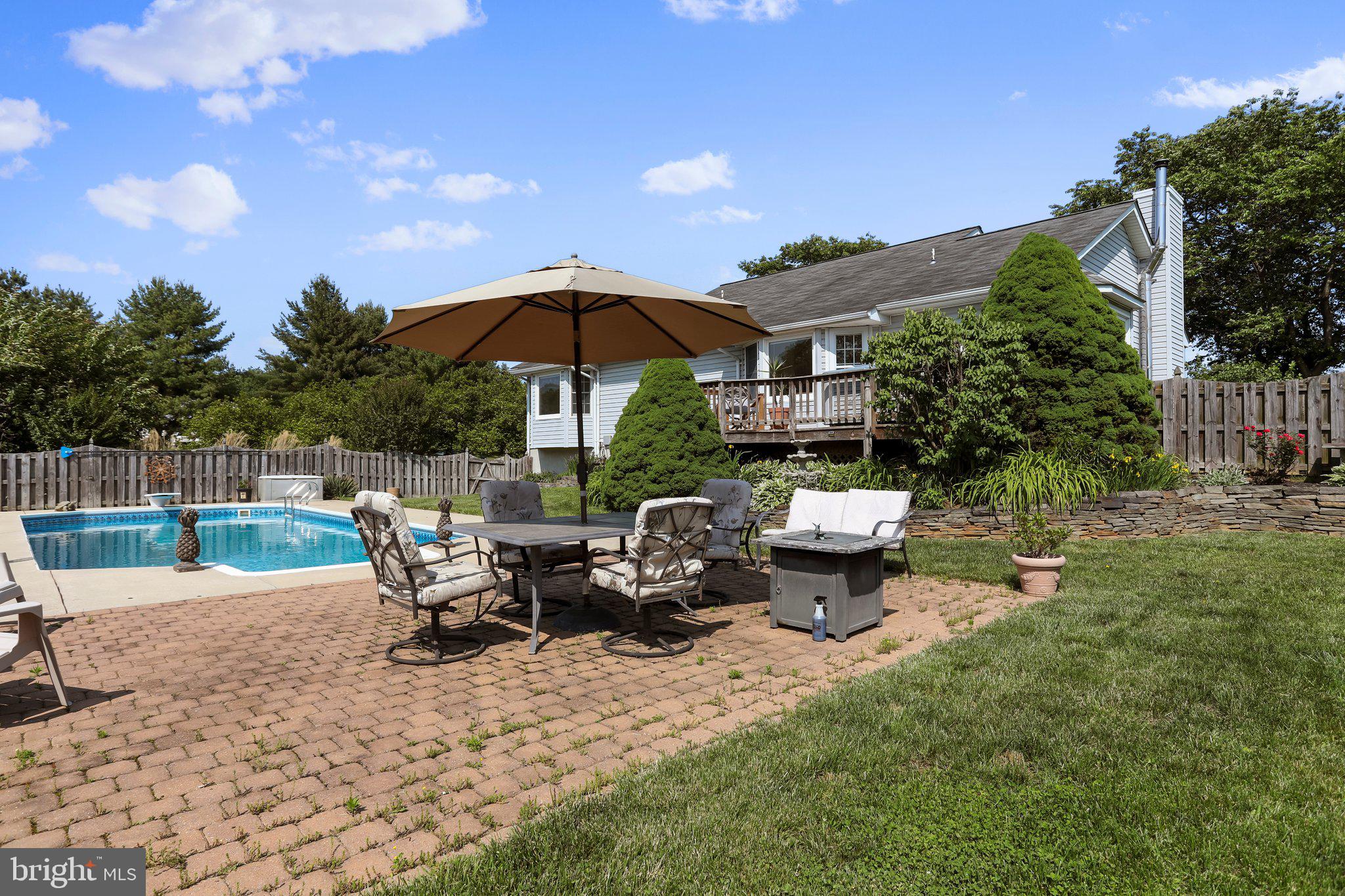 PEMBROKE GROVE - Residential