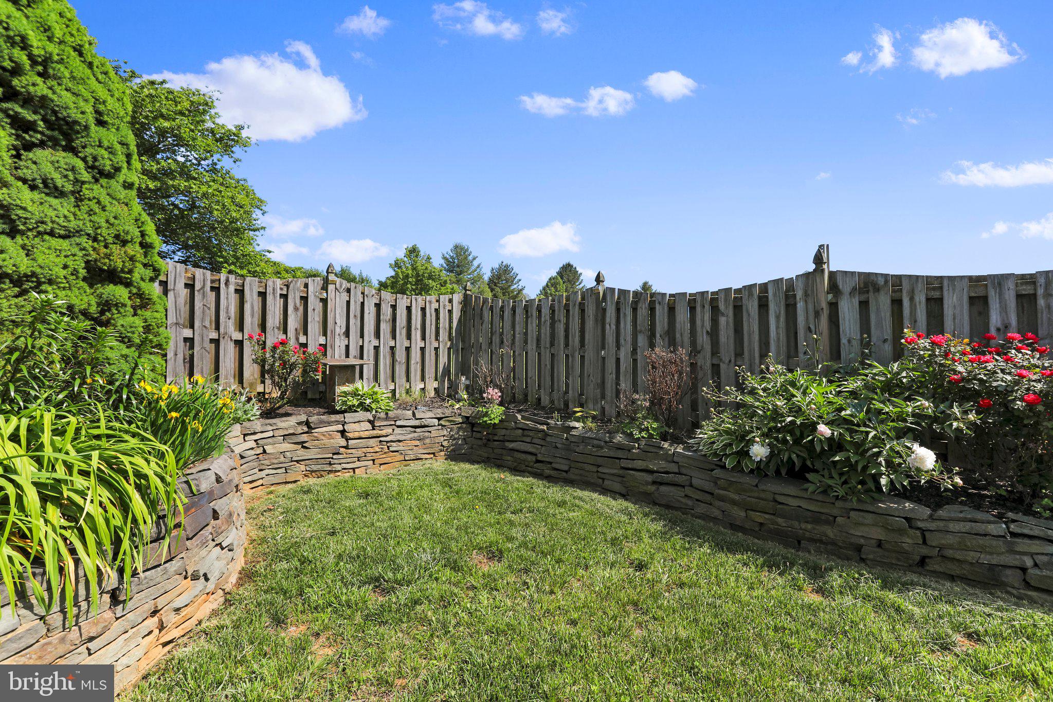 PEMBROKE GROVE - Residential