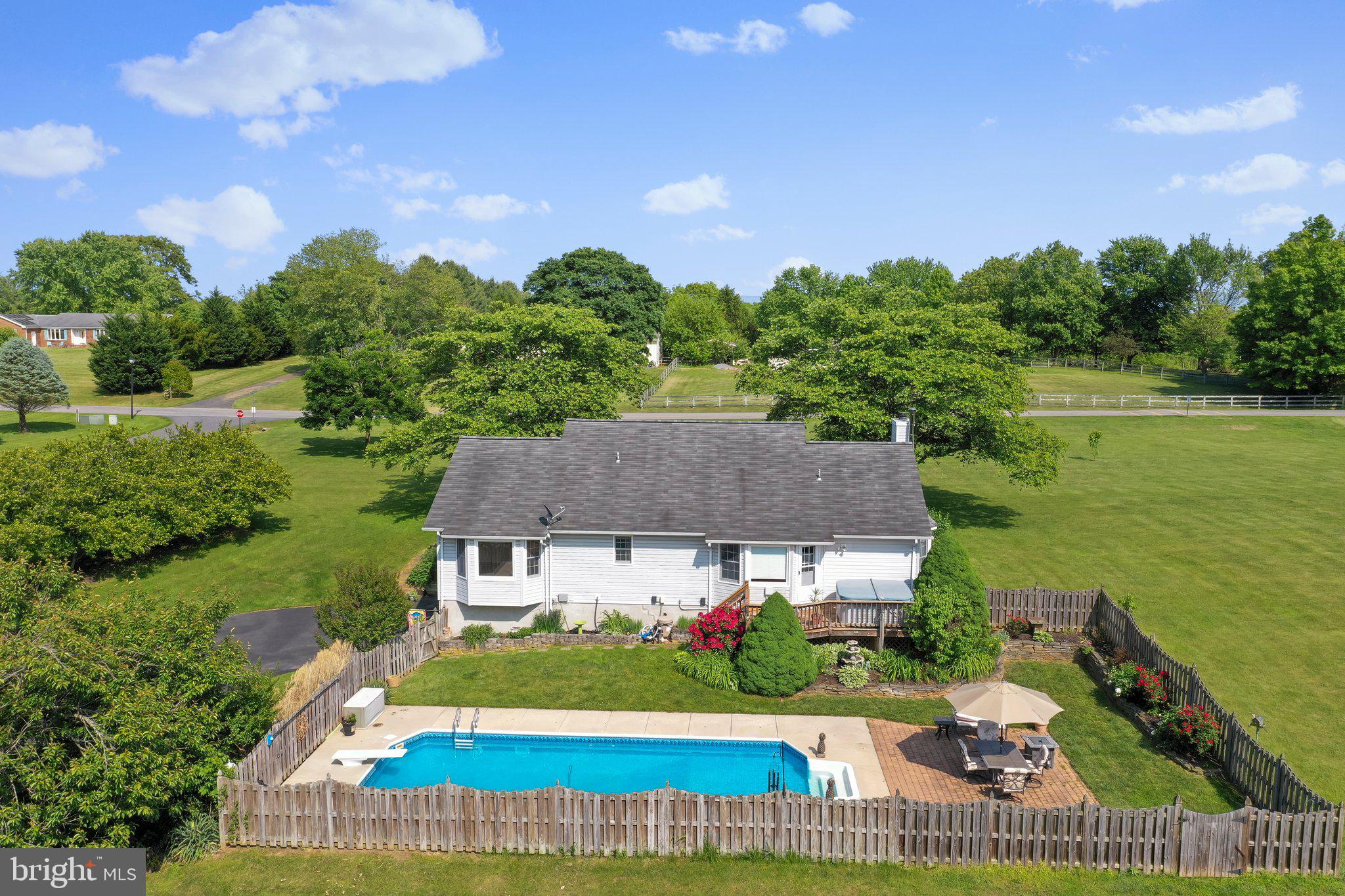 PEMBROKE GROVE - Residential