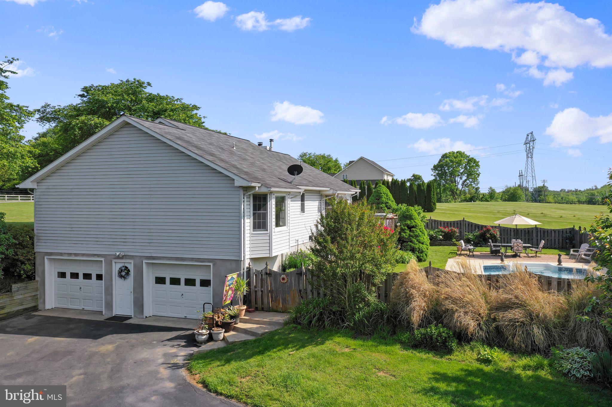 PEMBROKE GROVE - Residential