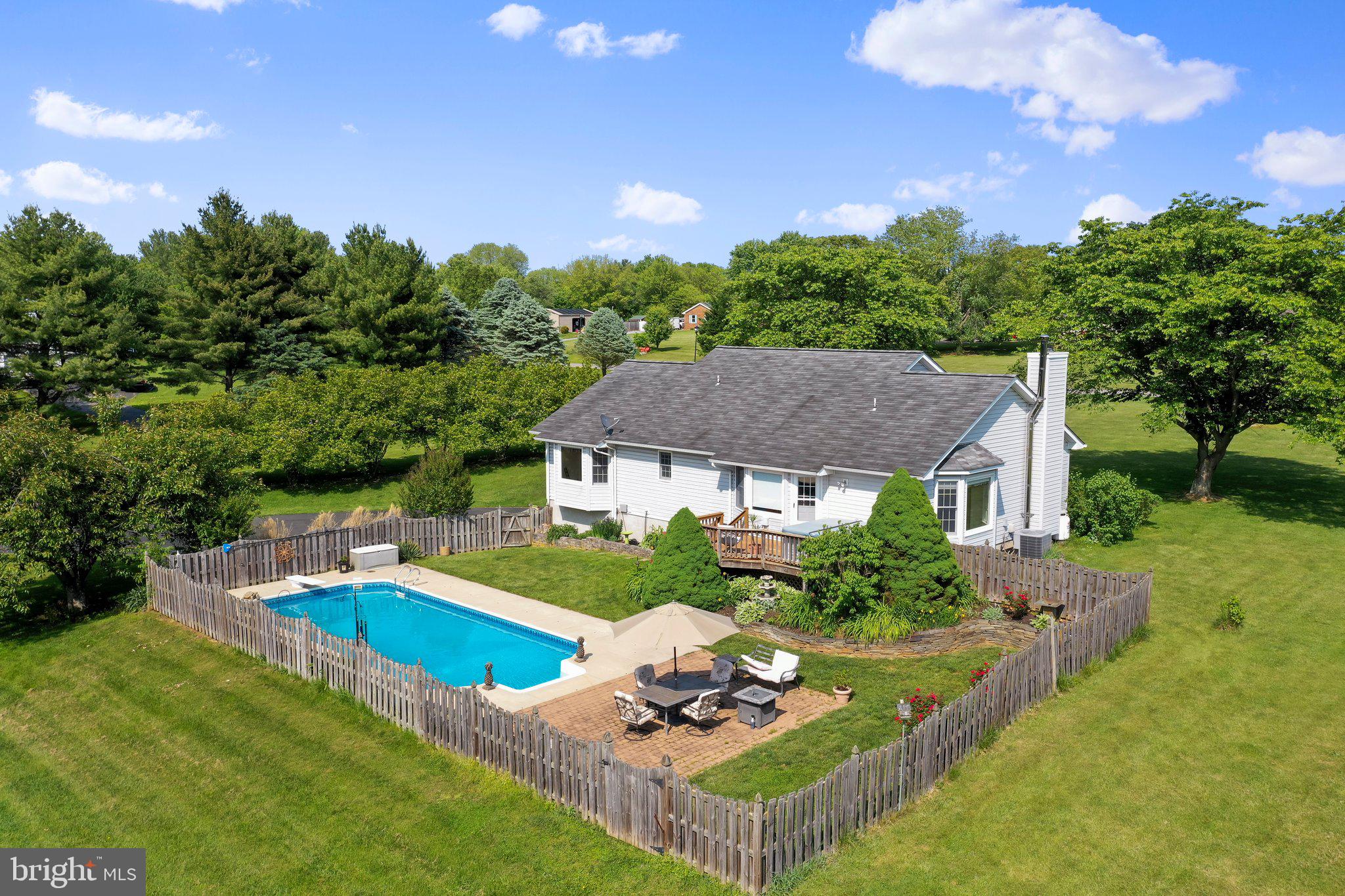 PEMBROKE GROVE - Residential