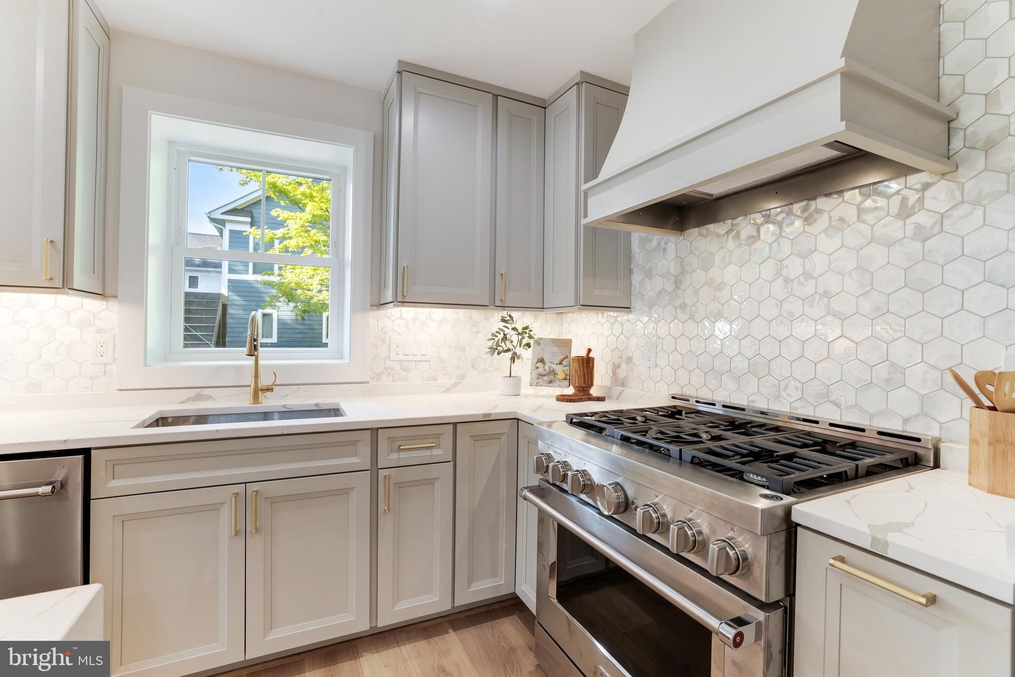 GLENCARLYN - Residential