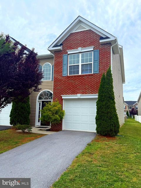 Townhouse For Sale - 25 Cavendish Way<br/> FALLING WATERS, WV 25419