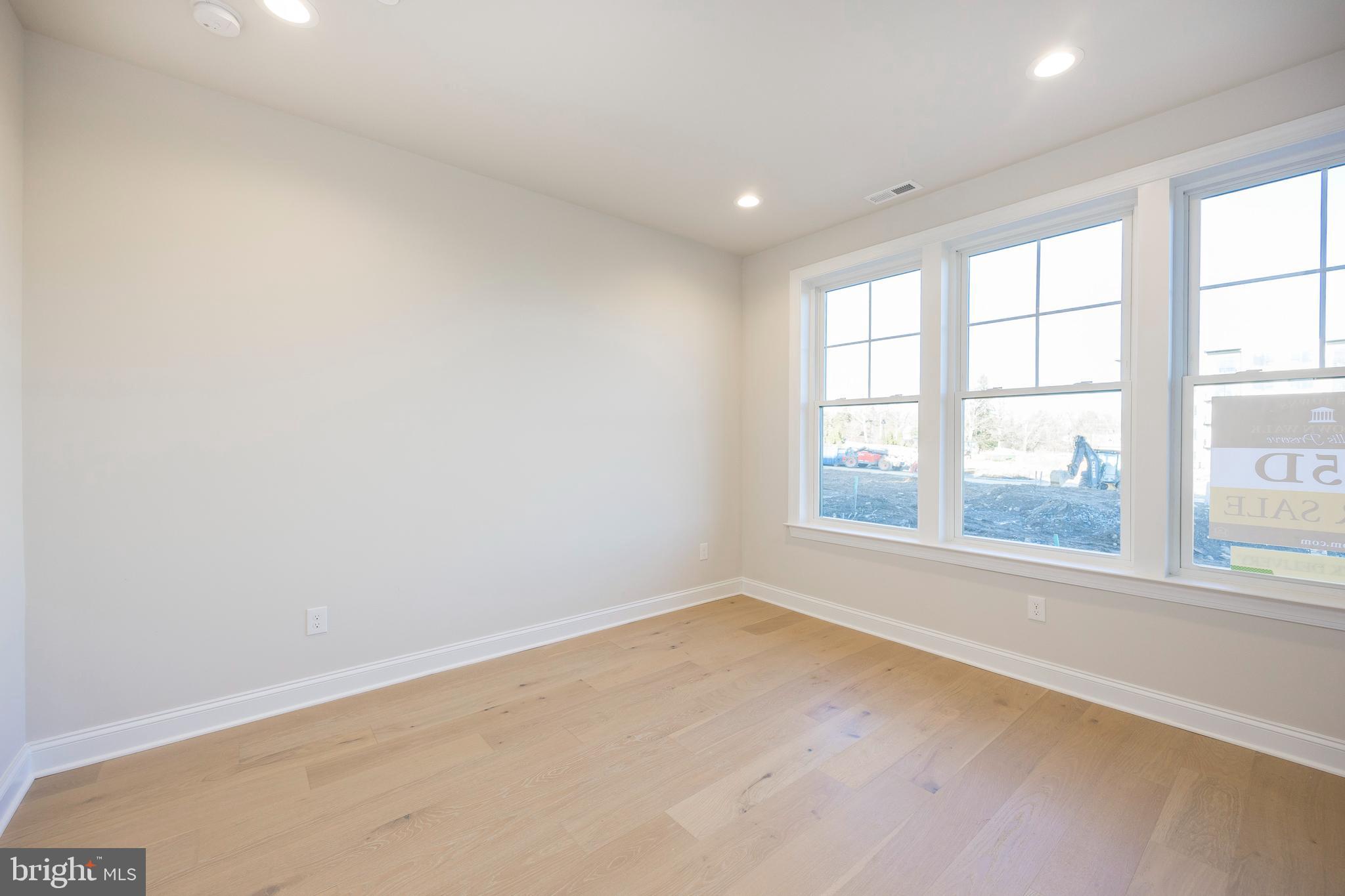 NEWTOWN WALK AT ELLIS PRESERVE - Residential