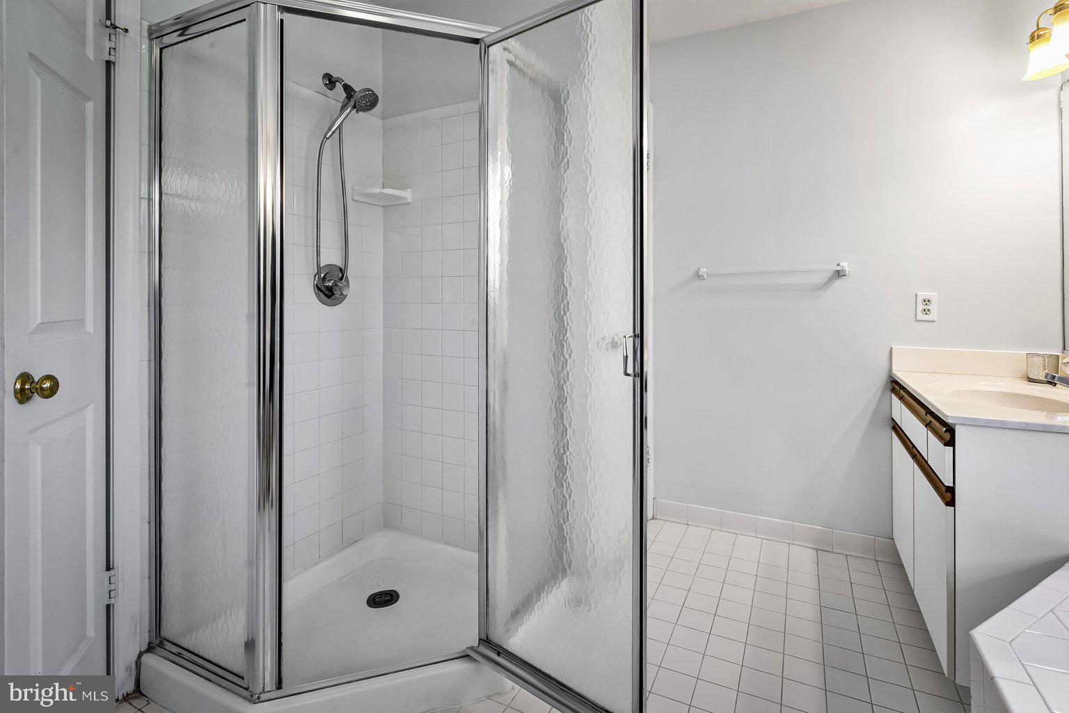 WALNUT HILL - Residential