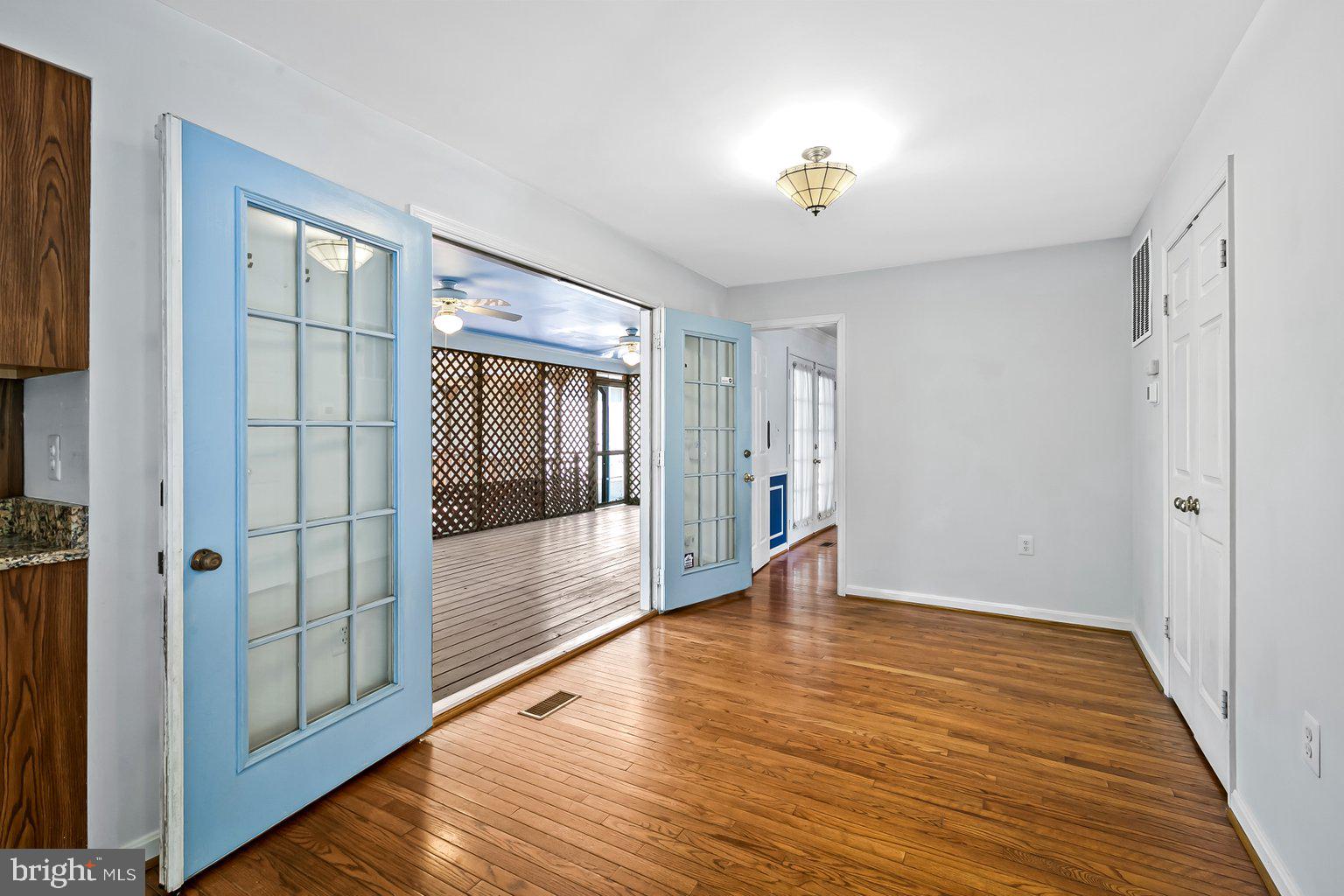 WALNUT HILL - Residential