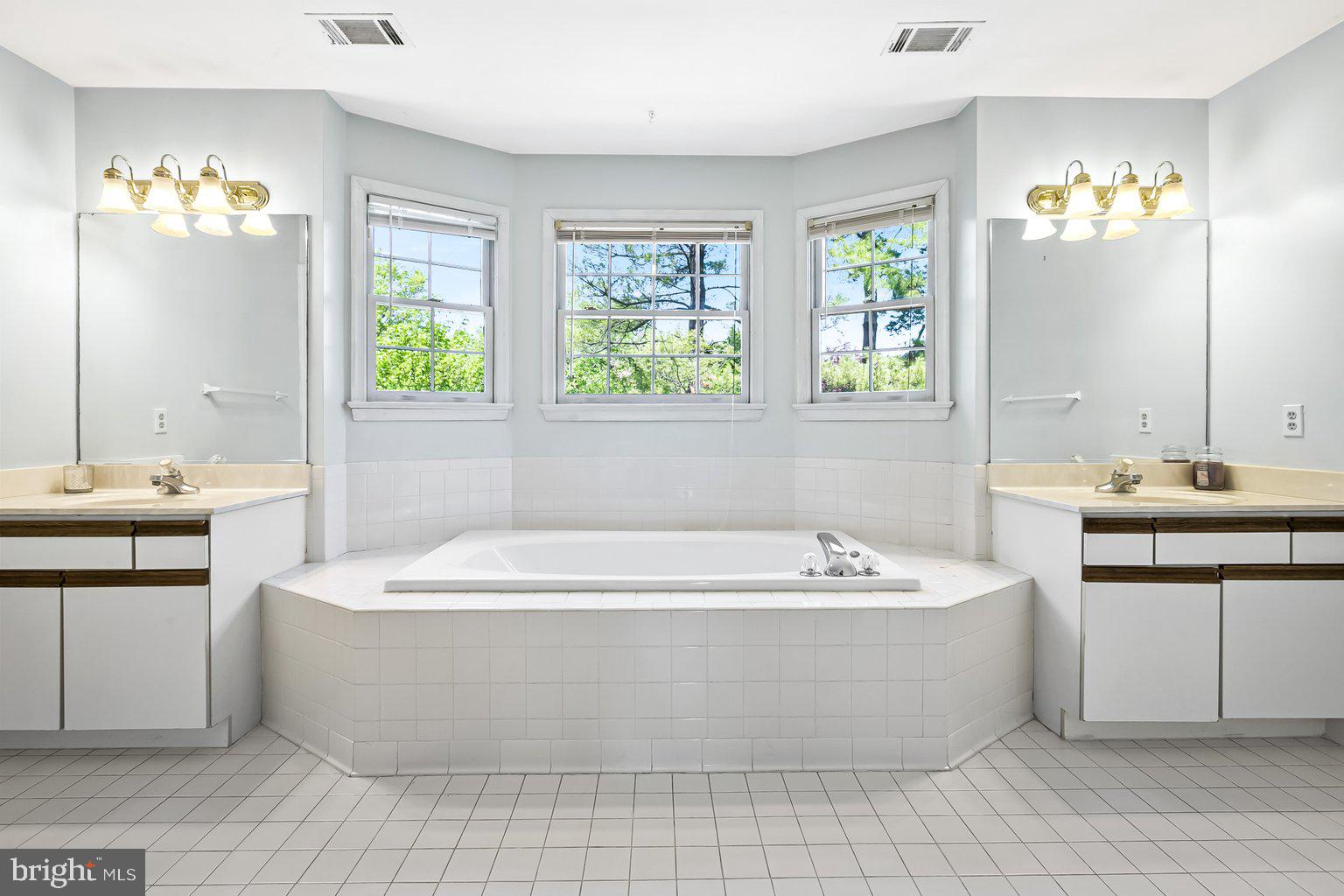 WALNUT HILL - Residential