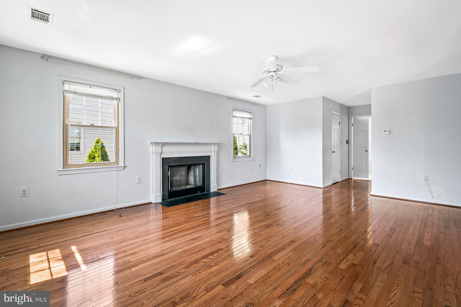 WALNUT HILL - Residential