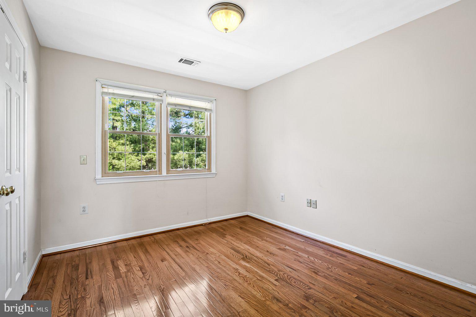 WALNUT HILL - Residential