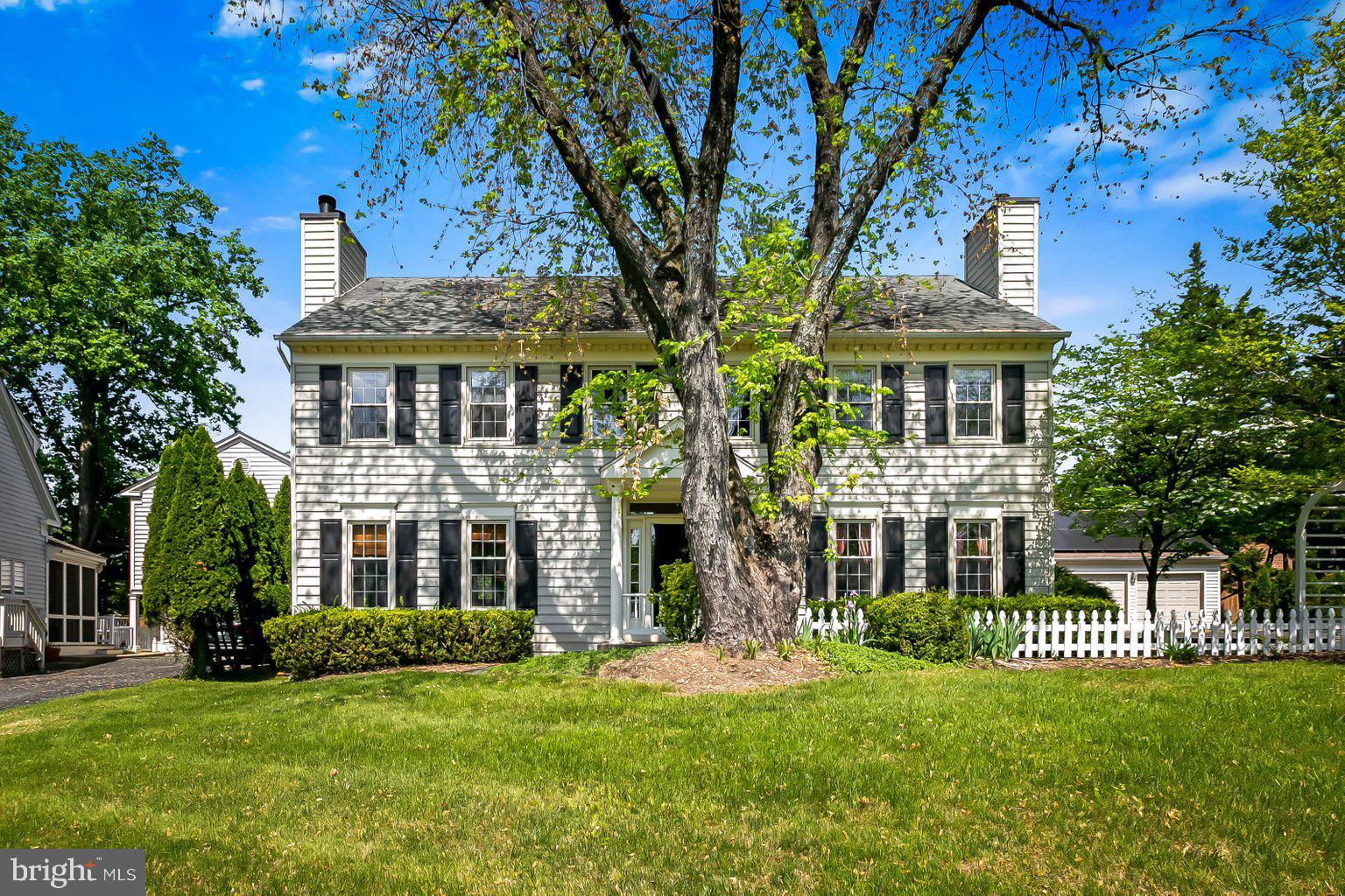 WALNUT HILL - Residential