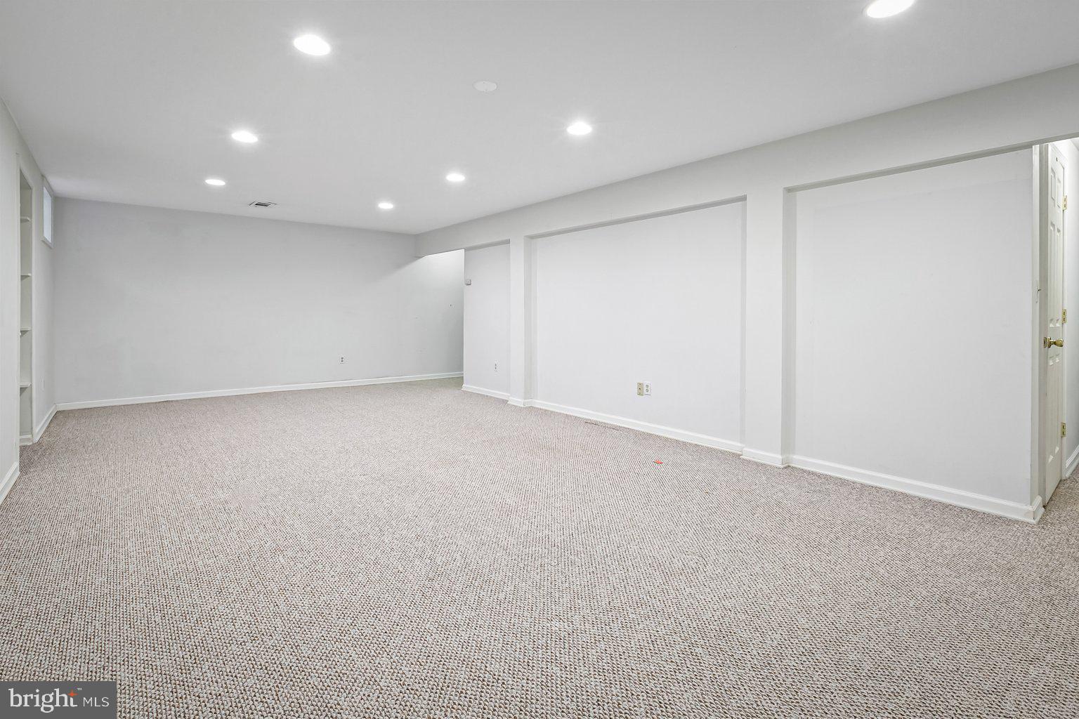 WALNUT HILL - Residential