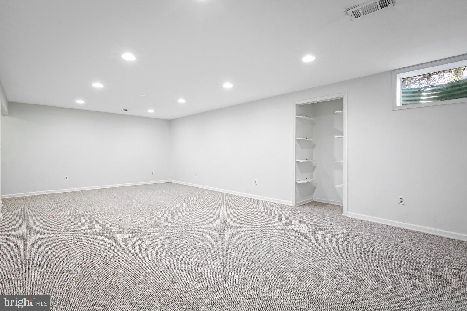 WALNUT HILL - Residential