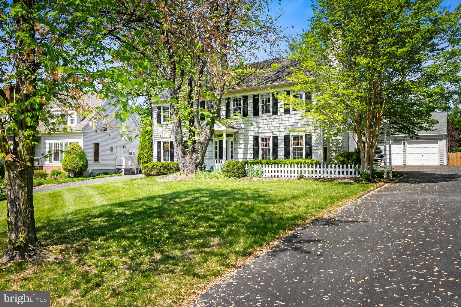 WALNUT HILL - Residential