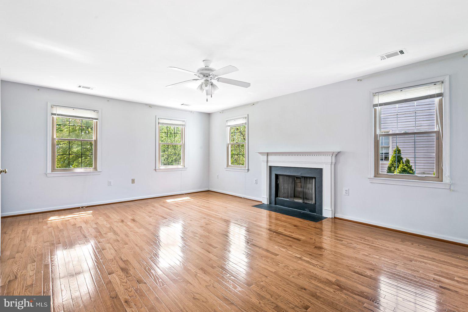 WALNUT HILL - Residential