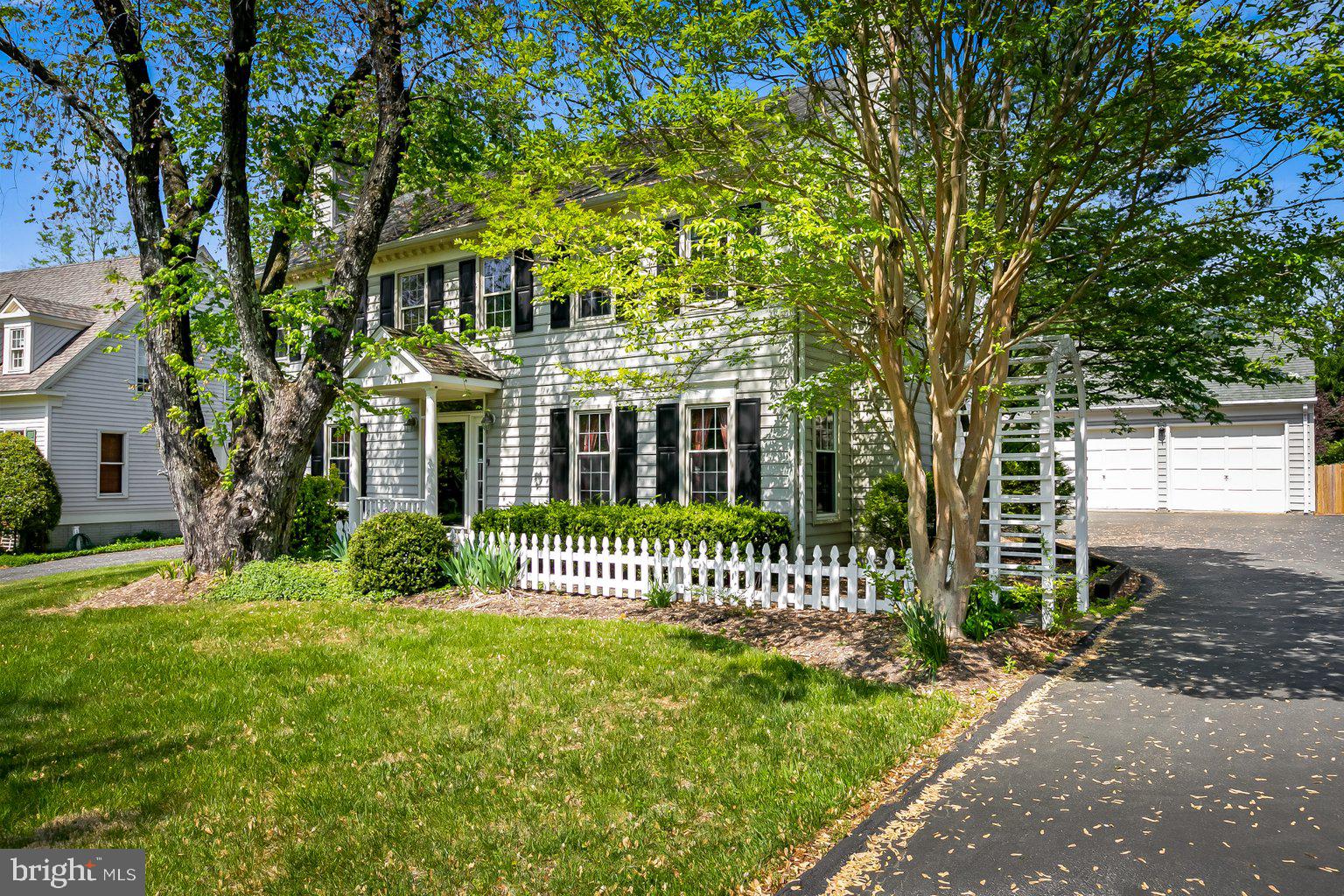 WALNUT HILL - Residential