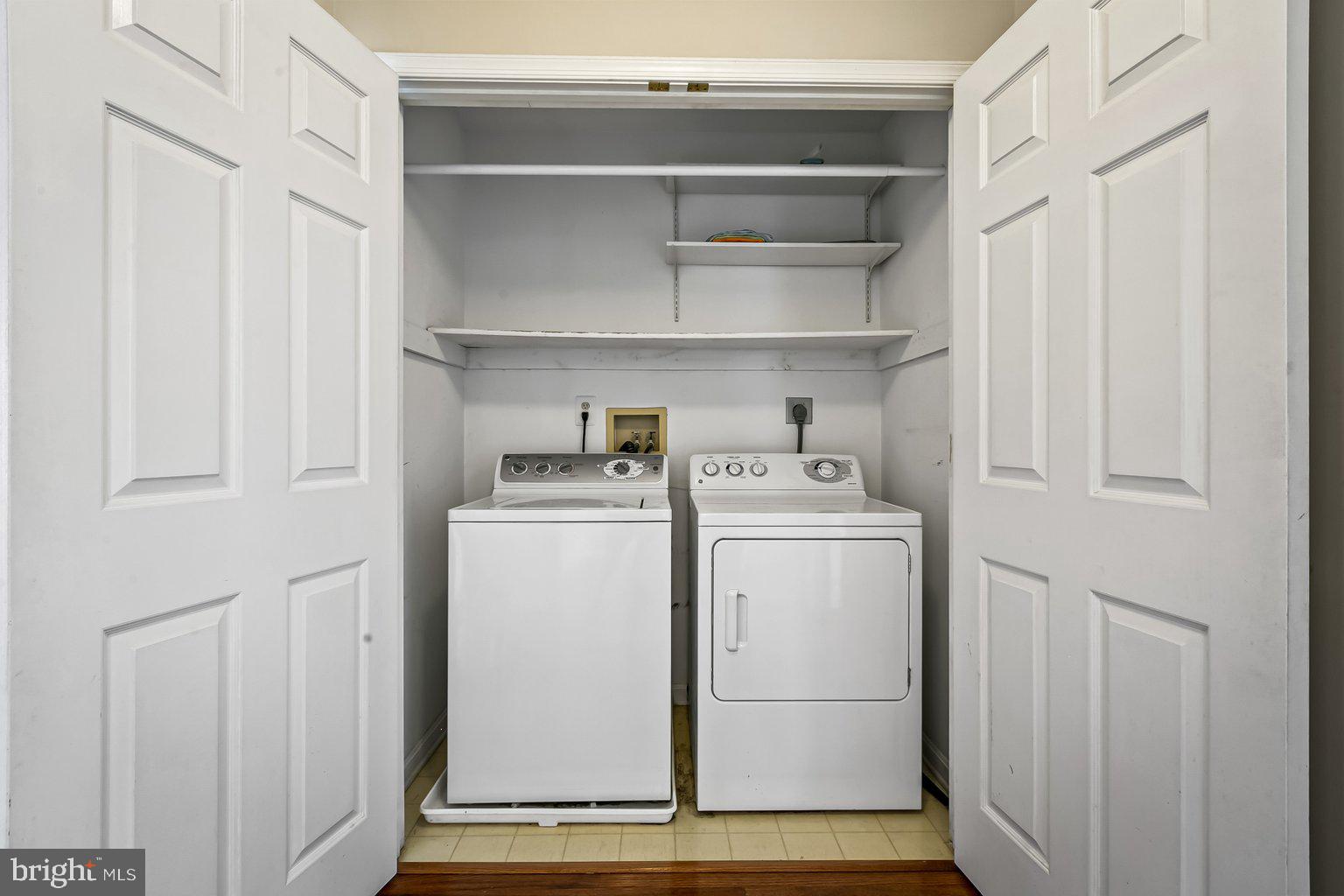 WALNUT HILL - Residential