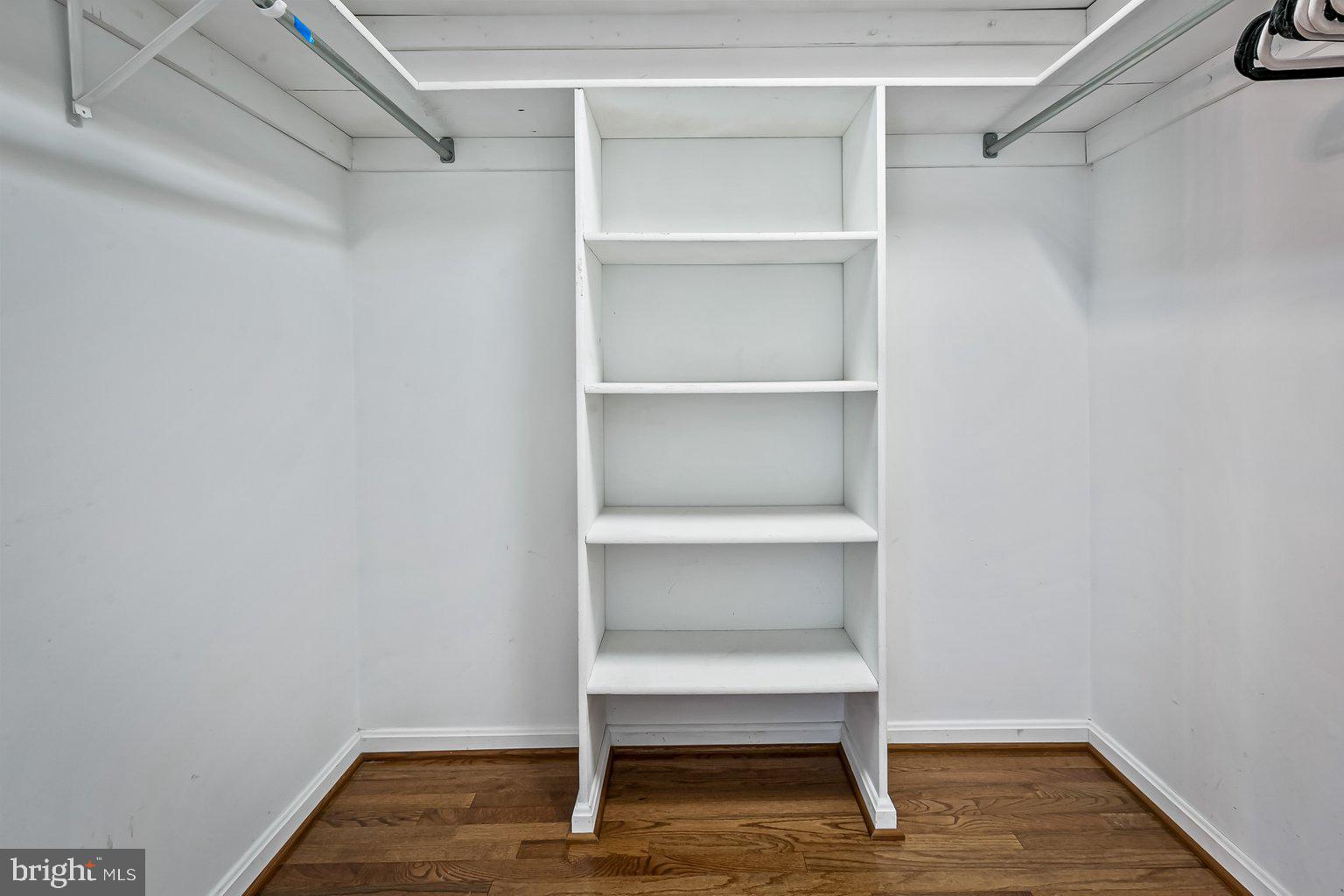 WALNUT HILL - Residential