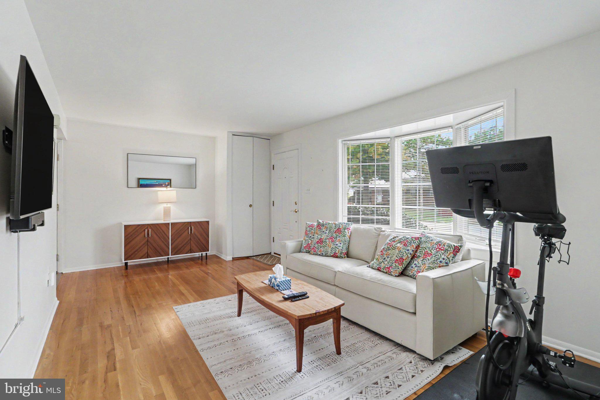 115 W CLEARVIEW DRIVE