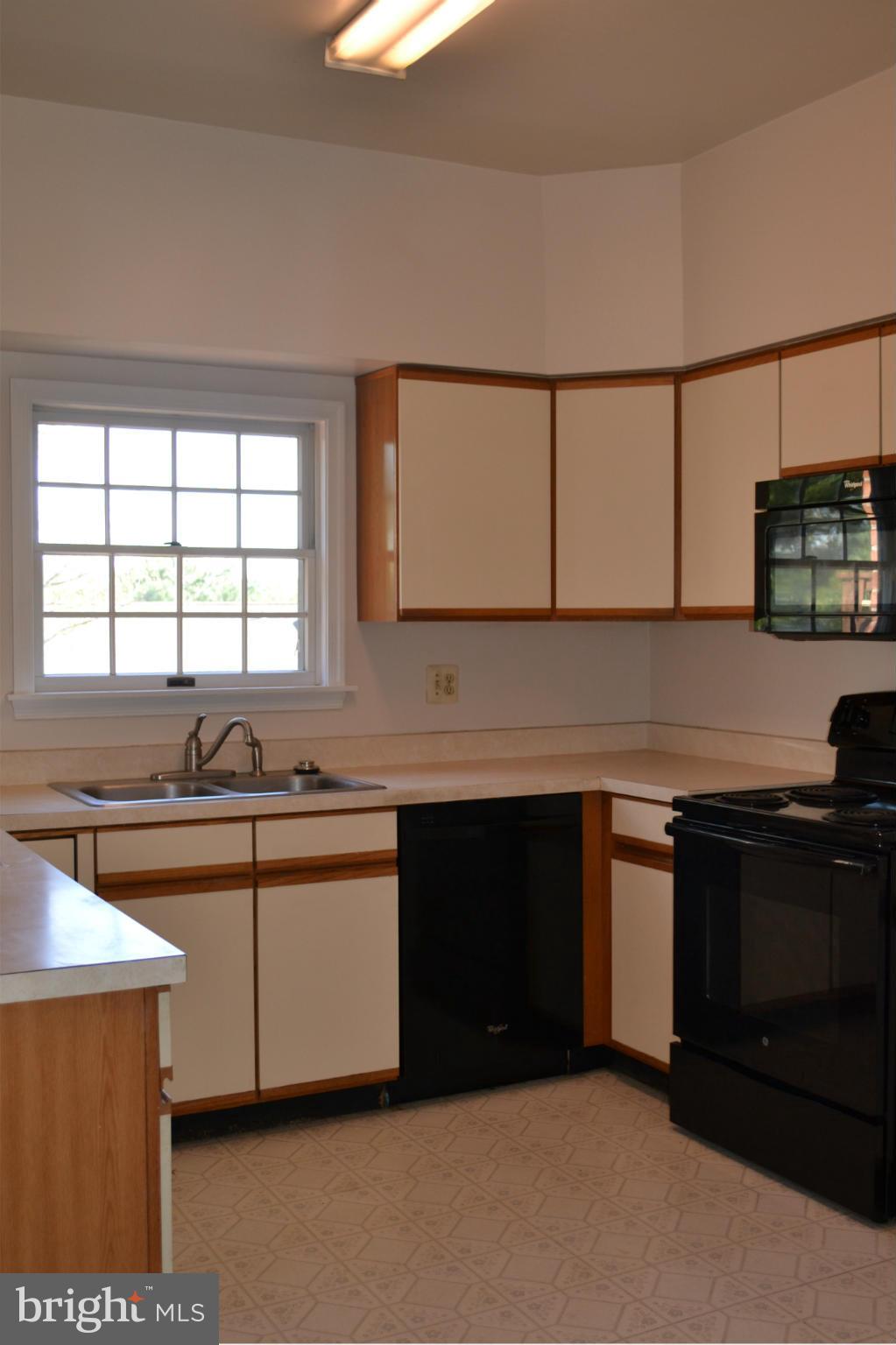 GOUCHER WOODS - Residential Lease