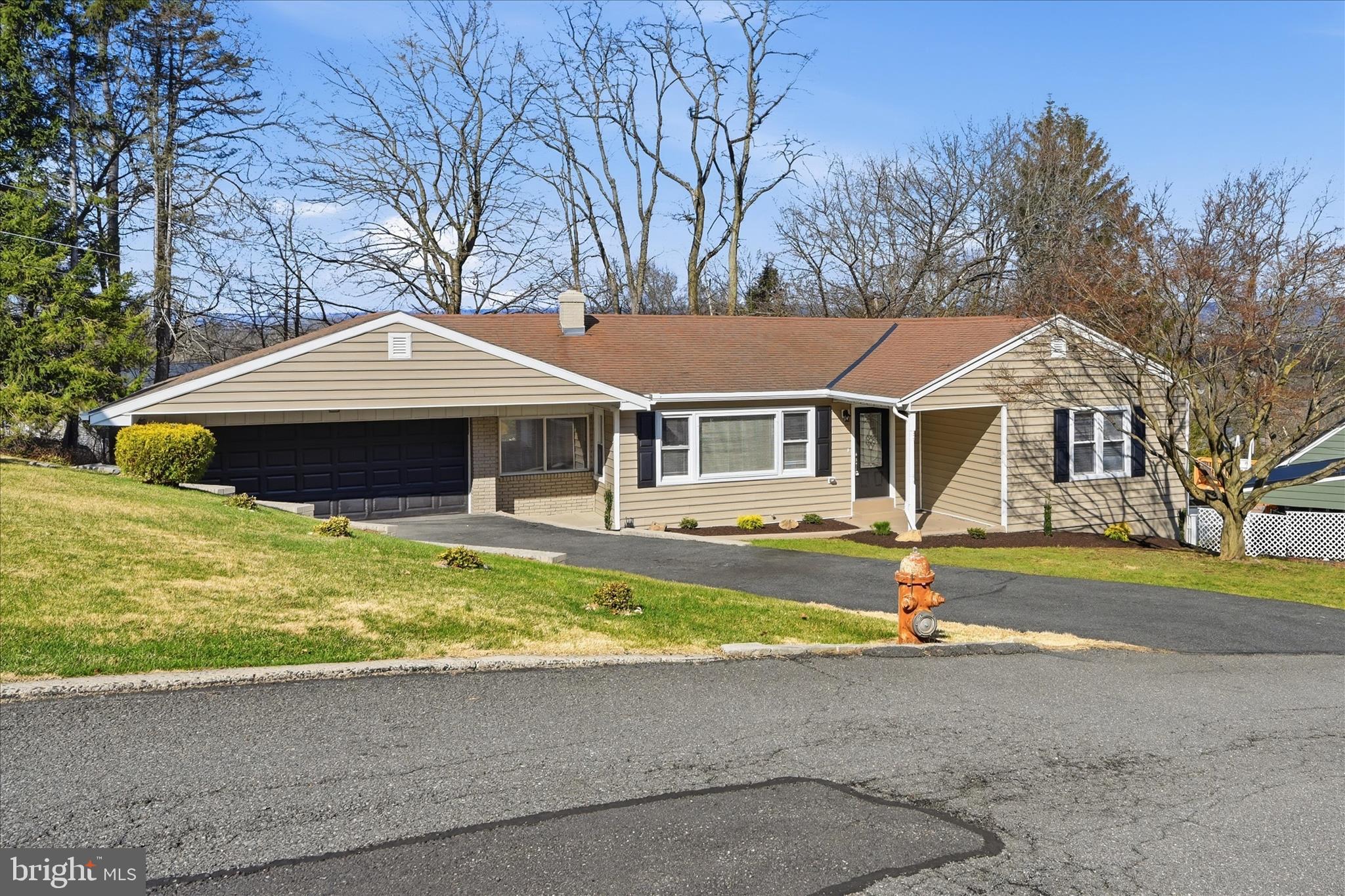 YORKVILLE - Residential